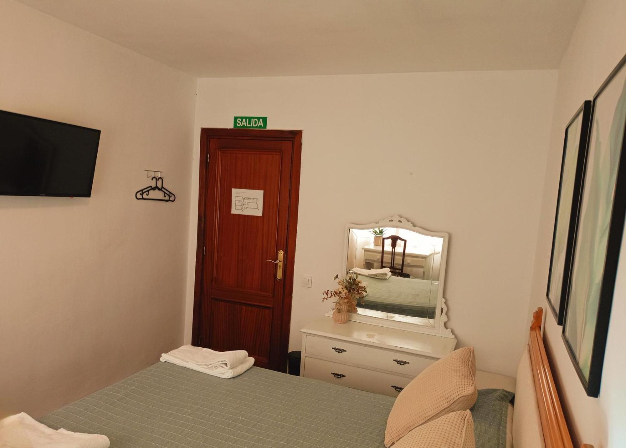 Pension Las Hojas Tudela Bagian luar foto
